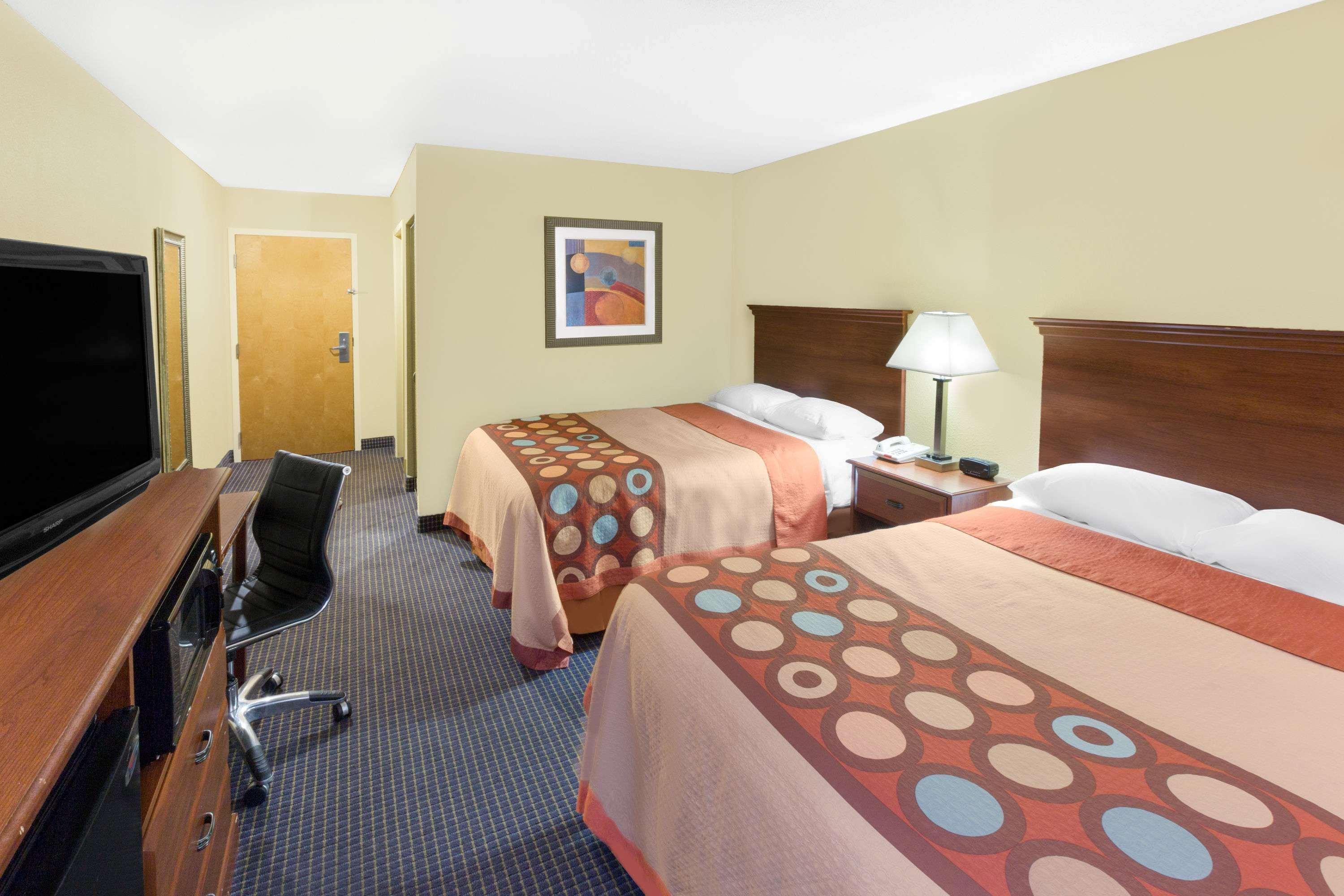 Super 8 By Wyndham Hattiesburg South Exterior photo