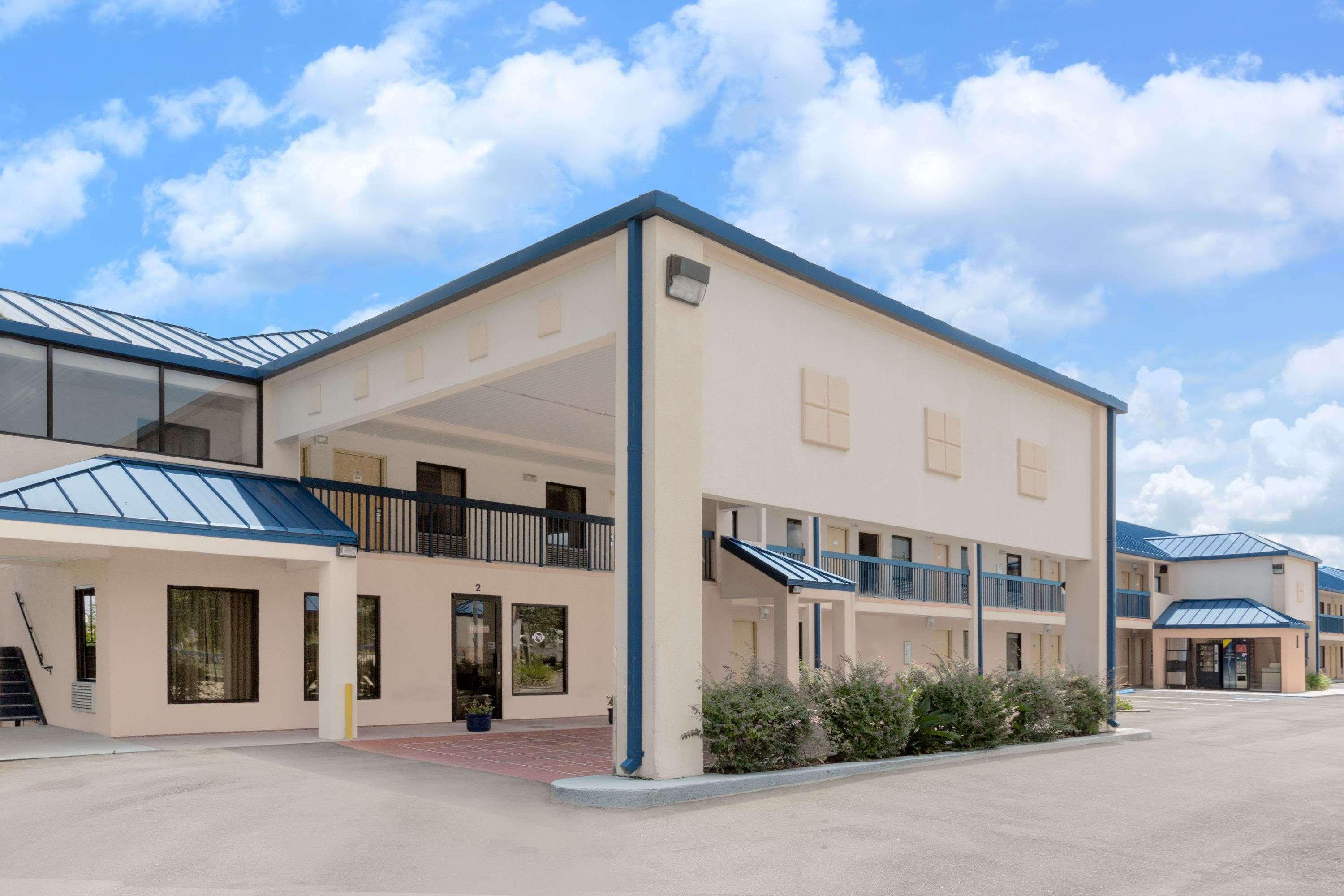 Super 8 By Wyndham Hattiesburg South Exterior photo